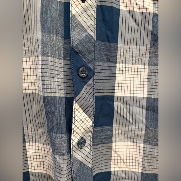 Orvis Button Front Camp Shirt. Blue plaid XL - Picture 9 of 9